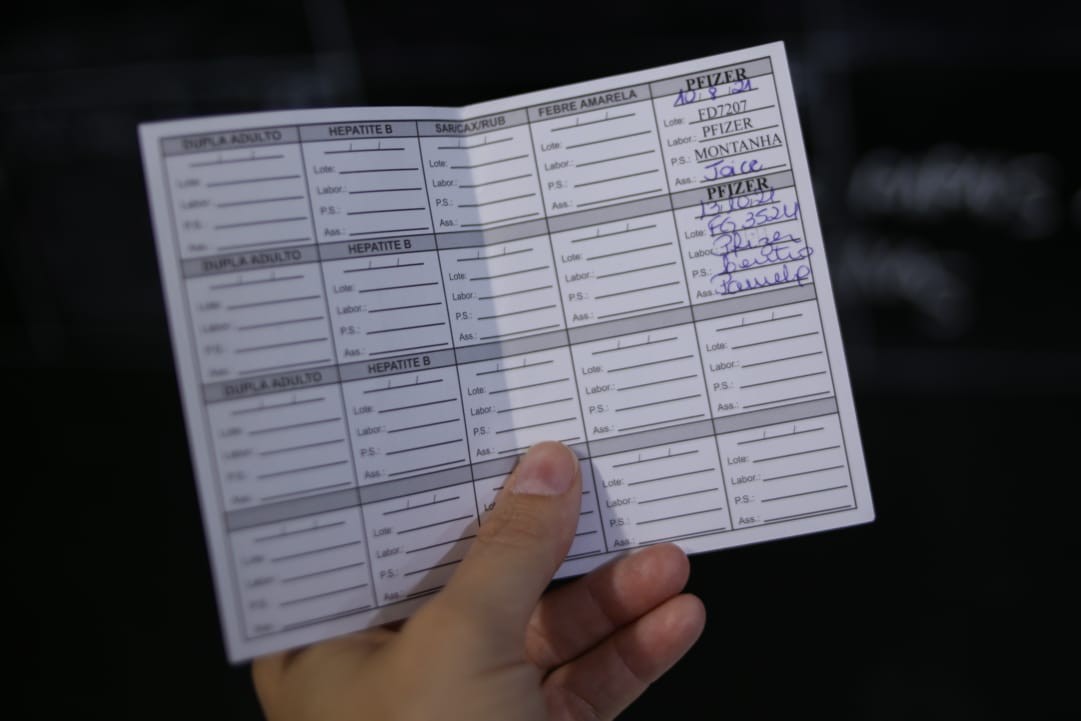 Passaporte vacinal passa a ser exigido em diversos estabelecimentos  a partir de segunda-feira (18)
