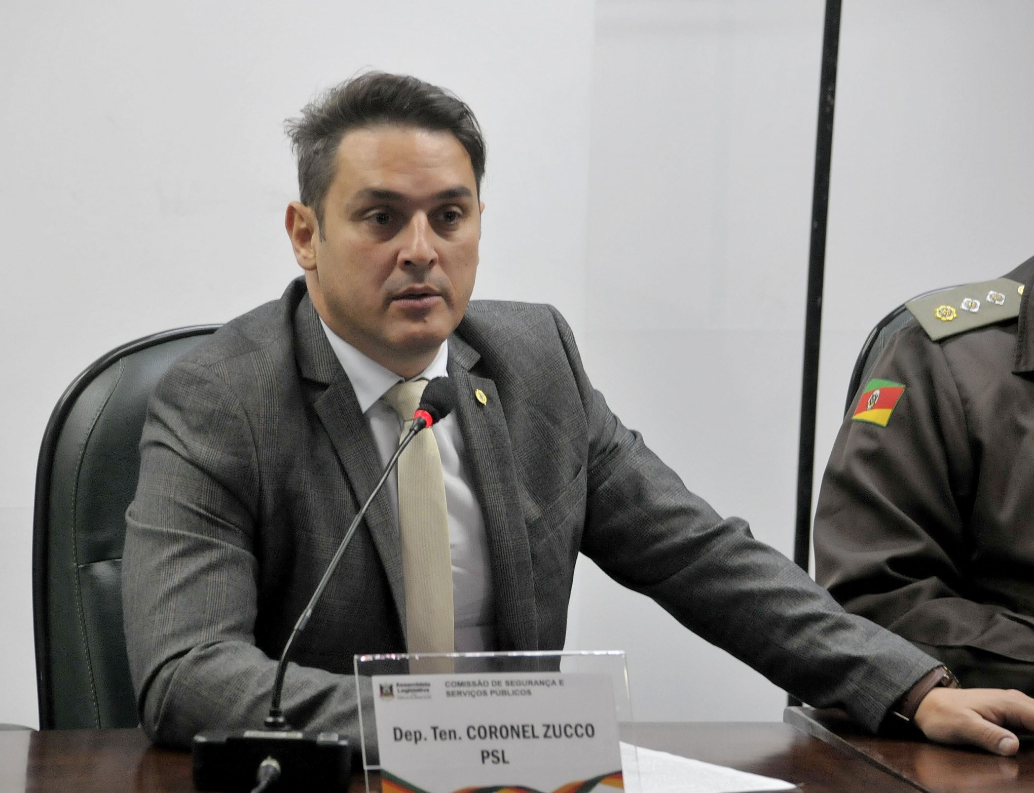 Deputado Estadual do PSL visita Rio Grande para apresentar projeto de escola cívico-militar