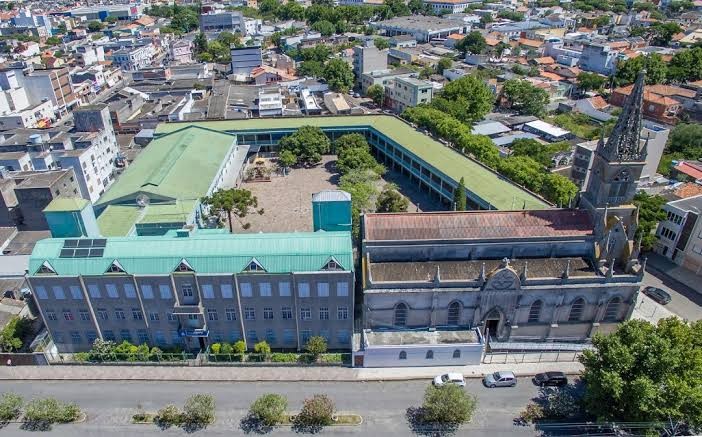 Marista São Francisco suspende aulas de três turmas após três alunos positivarem para Covid-19