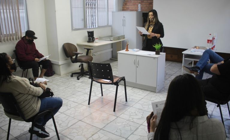 Atendentes do Procon Rio Grande recebem capacitação da Prefeitura 