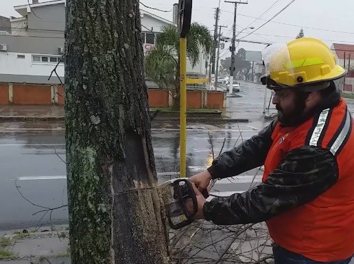 Defesa Civil de Rio Grande já atendeu mais de 100 ocorrências decorrentes da chuva na madrugada do feriado (20)
