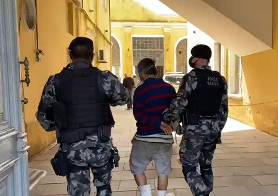 Homem preso em Rio Grande transportando 500 kg de cocaína é encaminhado à Polícia Federal; confira o vídeo