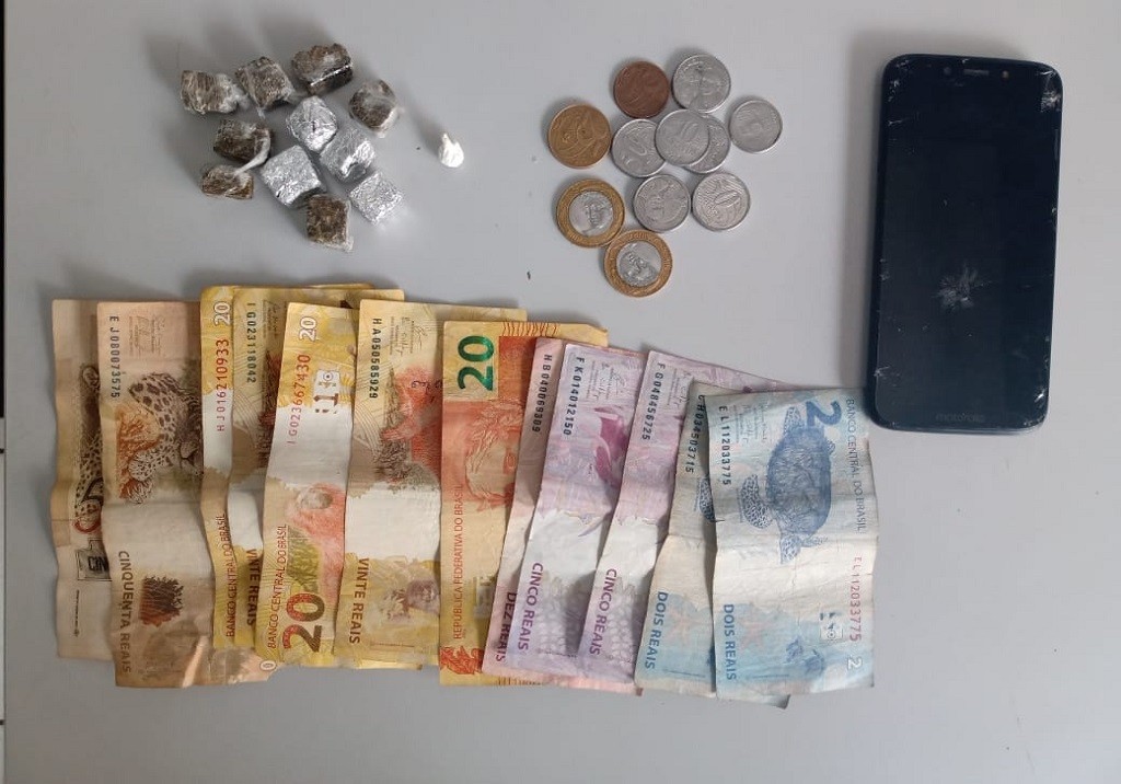 Homem de 19 anos é preso por tráfico de drogas no bairro Bosque, em Rio Grande