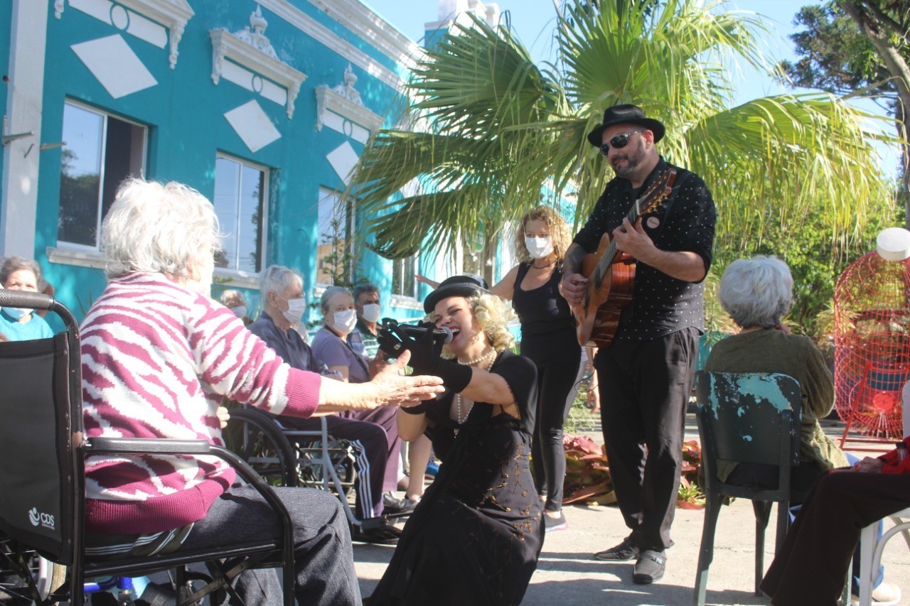 SMCAS promove Serenata Alegria de Viver, com ações musicais e teatrais em lares de idosos