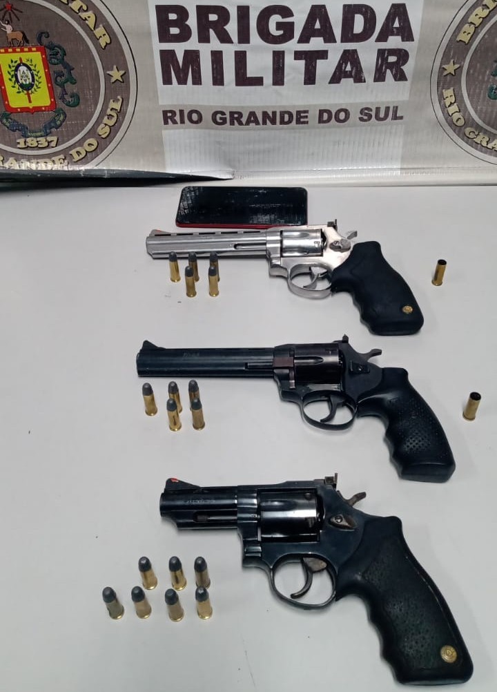 Tiroteio entre Brigada Militar e criminosos resulta em morte, duas prisões e uma apreensão em Rio Grande