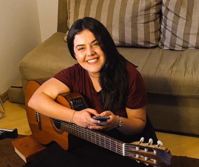Rio-grandina Karina Souza vence concurso nacional para participar da Cantata de Natal da Katholika Channel