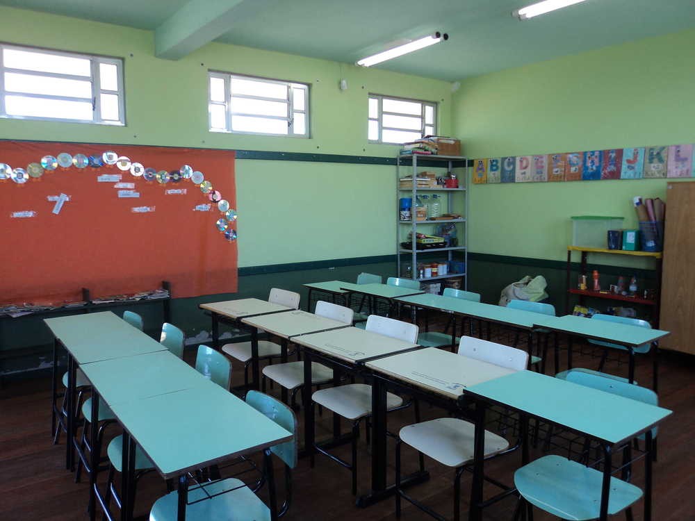 Revezamento de aulas remotas e presenciais é necessário para manter o distanciamento entre os alunos