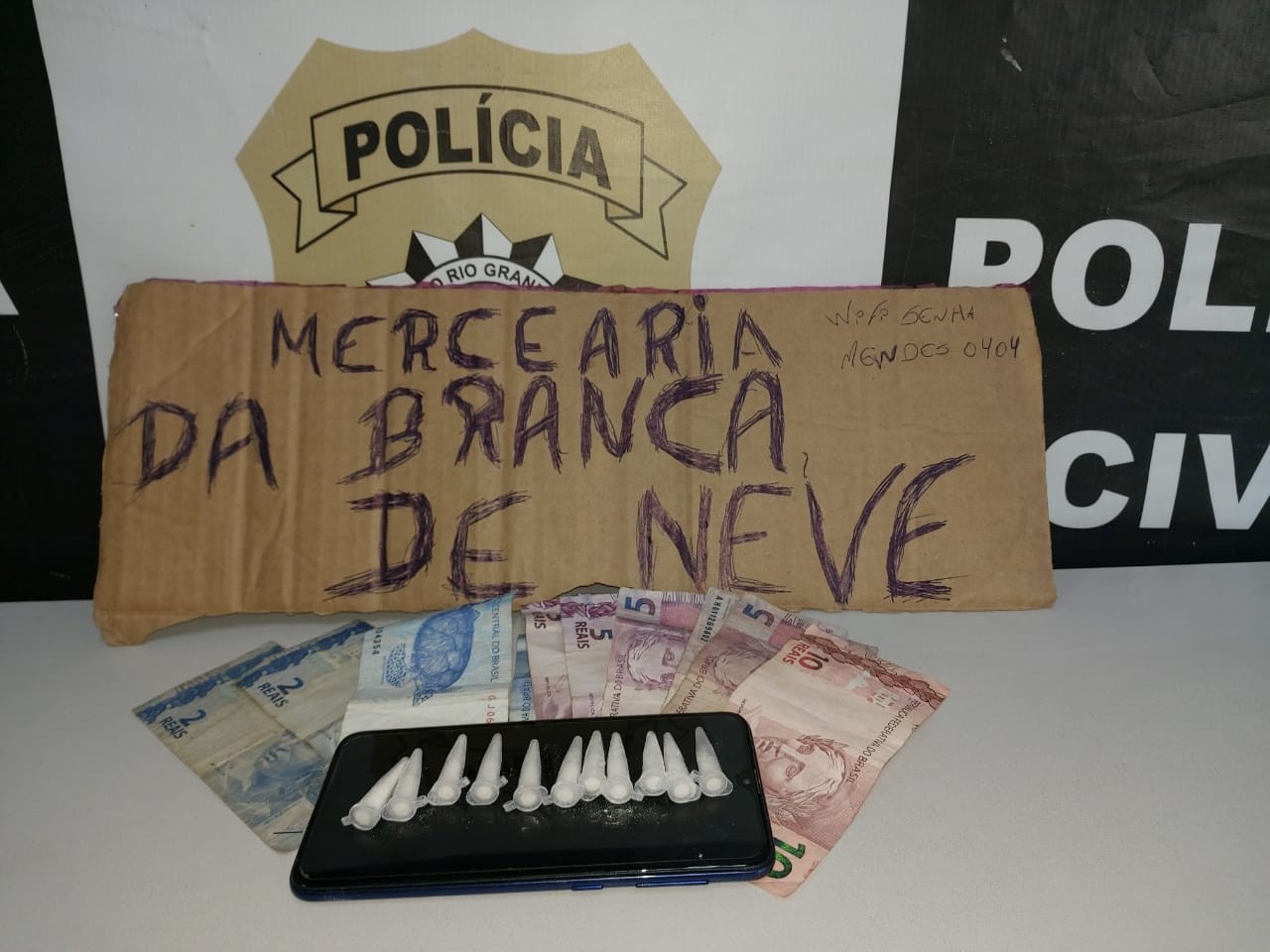 Mulher de 21 anos é presa por tráfico de drogas no bairro Santa Rosa, em Rio Grande