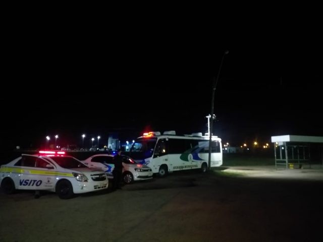 Agentes de trânsito e guardas municipais de Rio Grande realizam operações diárias na integração do bairro Junção