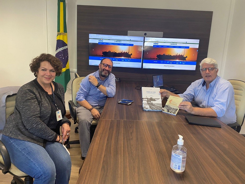 Jornalista e escritor Klécio Santos visita a Portos RS
