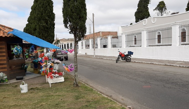 Abertas as inscrições para comércio ambulante de flores no período de Finados em Rio Grande