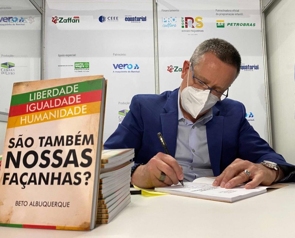 Beto Albuquerque lança em Rio Grande o livro "Liberdade, Igualdade, Humanidade, são também nossas façanhas?"