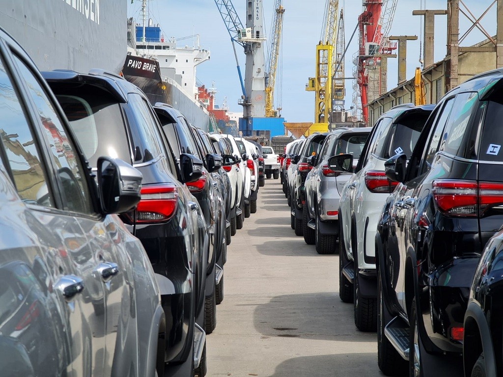 Mais de 900 veículos embarcam no Porto do Rio Grande com destino a Colômbia