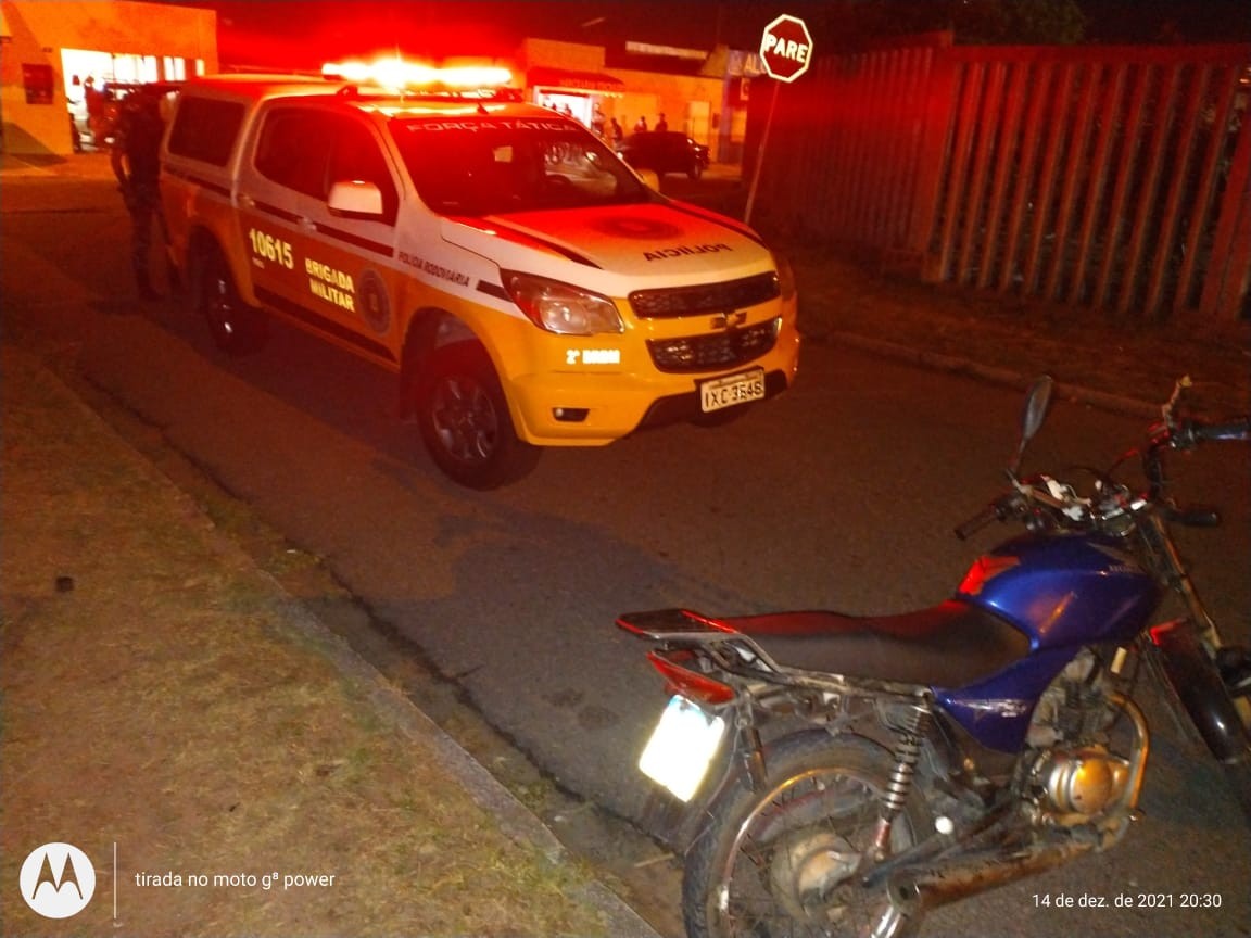 PRE prende homens com motocicleta roubada na ERS-734, em Rio Grande