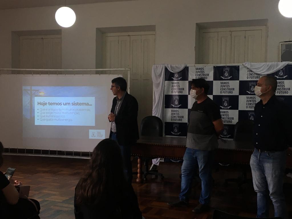 Prefeitura do Rio Grande apresenta proposta de novo sistema de iluminação pública com lâmpadas de LED
