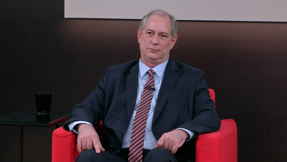 Ciro Gomes é alvo de operação da Polícia Federal sobre suspeita de irregularidades nas obras da Arena Castelão 