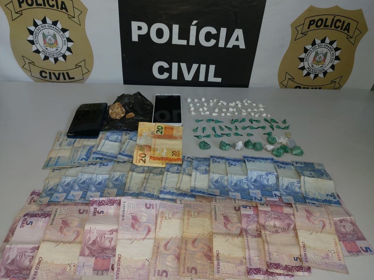 Homem de 24 anos é preso por tráfico de drogas no bairro Castelo Branco, em Rio Grande