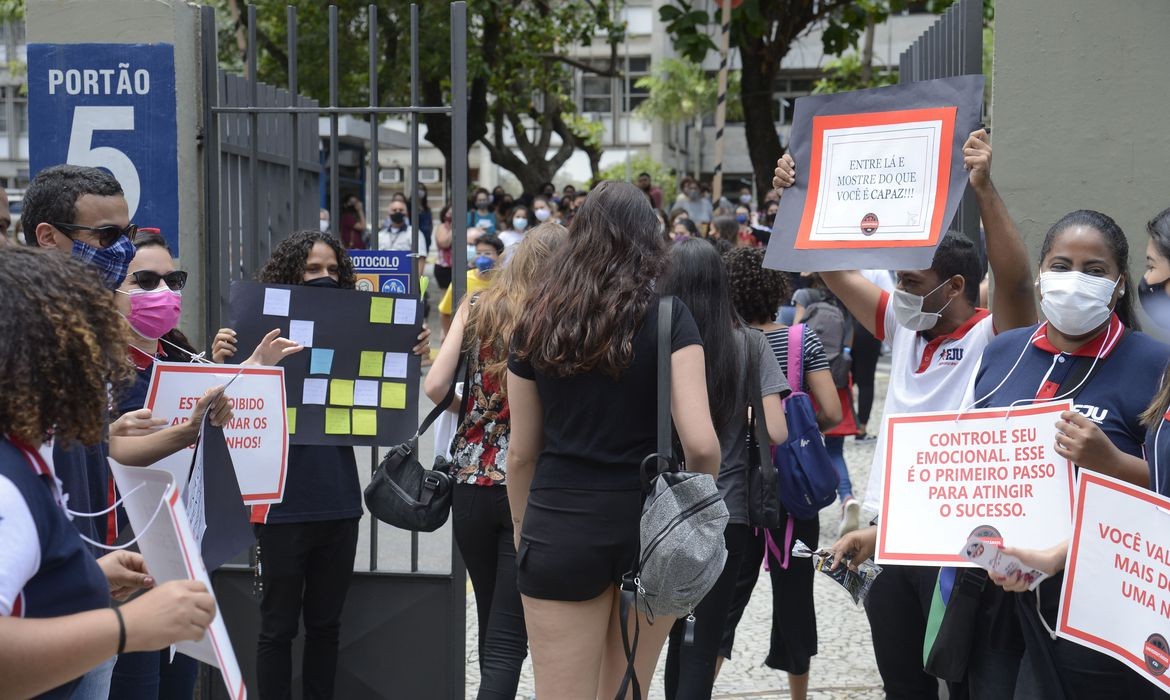 Inscritos no Enem enfrentam segundo dia de provas neste domingo