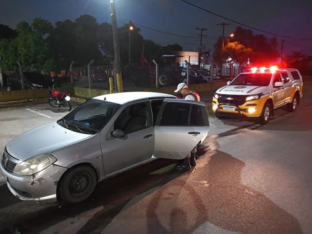 PRE apreende veículo com mais de R$ 158 mil em dívidas na ERS-734, em Rio Grande