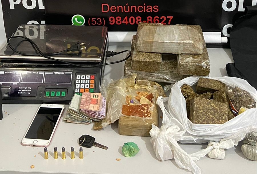 'Já tô solto, obrigado!' ironiza adolescente horas depois de ser apreendido em RG com quilos de drogas, munições e colete balístico