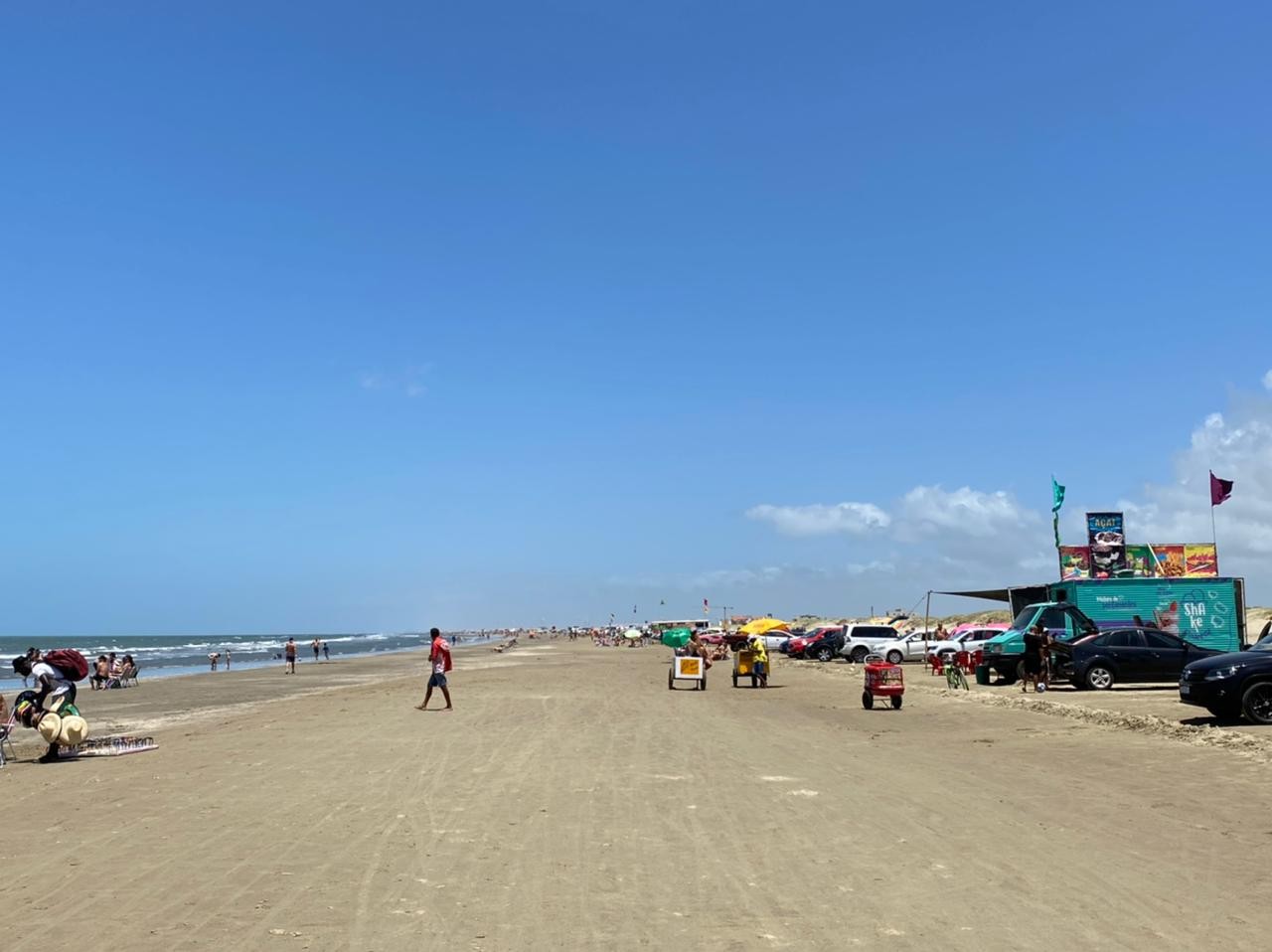 Céu azul, sol e mar calmo agradaram veranistas nesta segunda-feira (10) no Cassino