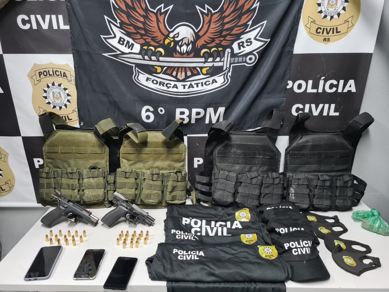  Brigada Militar prende duas pessoas por porte ilegal de arma de fogo em Rio Grande