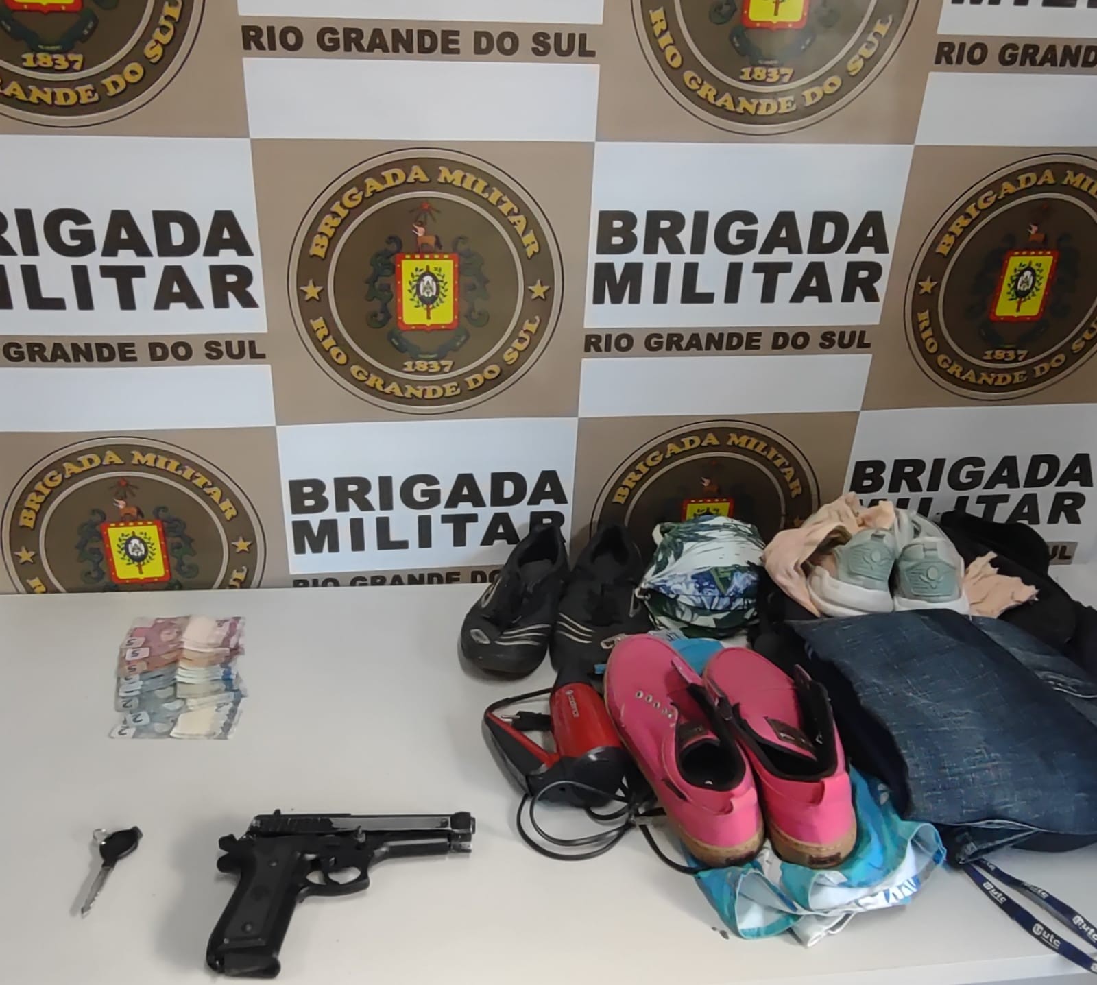 Homem que já foi preso mais de 20 vezes é detido novamente após assaltar ônibus em Rio Grande