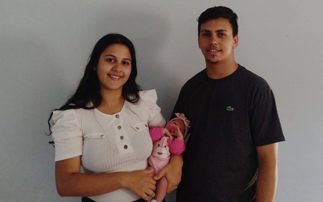Mulher de 21 anos dá à luz em casa após ser liberada com contrações do HU-Furg, em Rio Grande