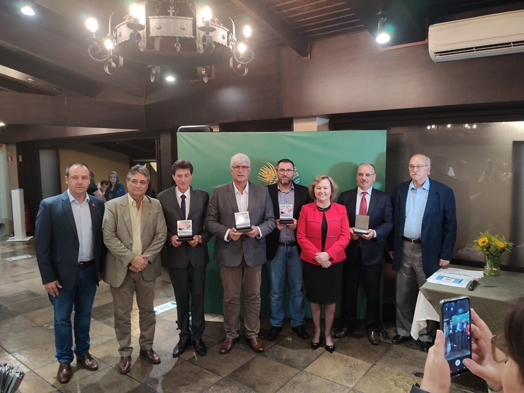 Superintendente da Portos RS é homenageado na Farsul