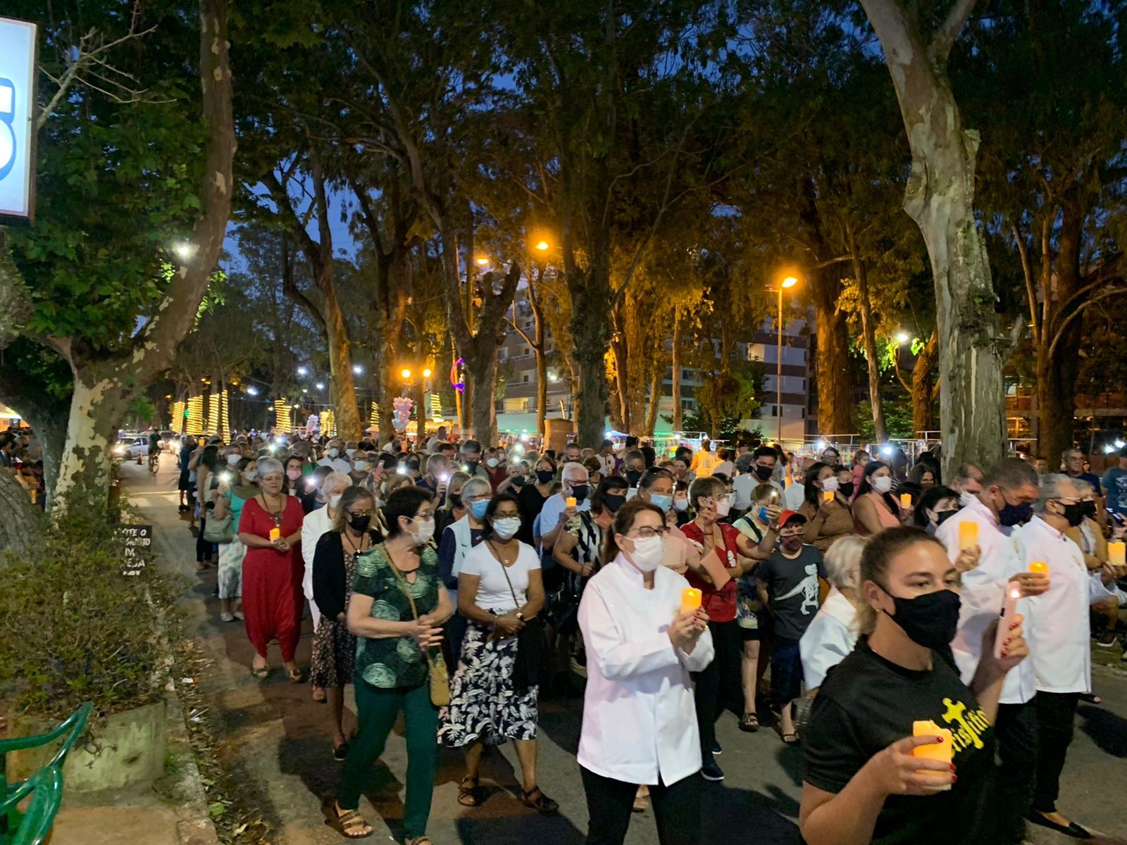 Procissão na Av. Rio Grande marca o encerramento do Ondas de Natal