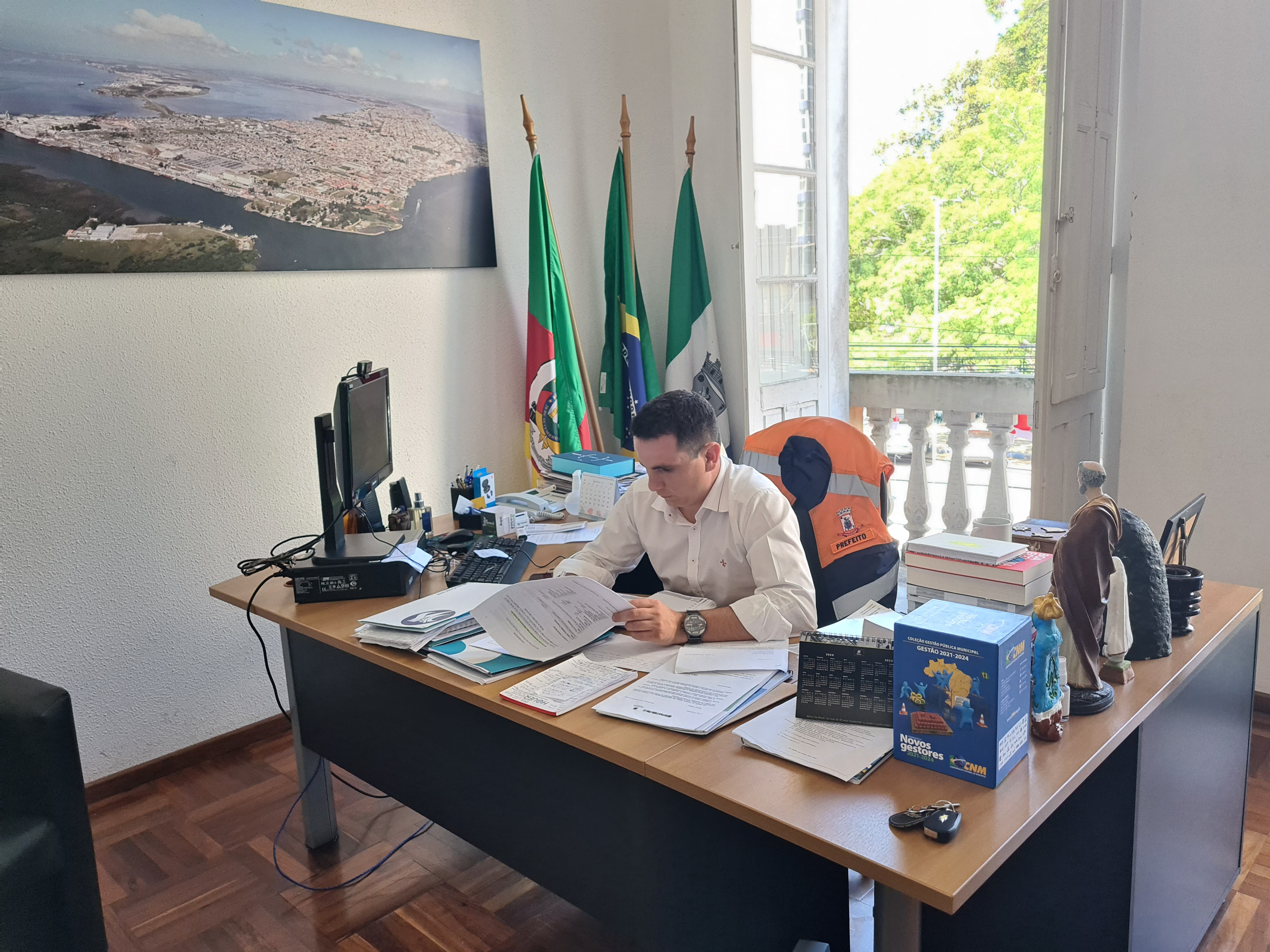 Filipe Branco assume interinamente a Prefeitura Municipal do Rio Grande