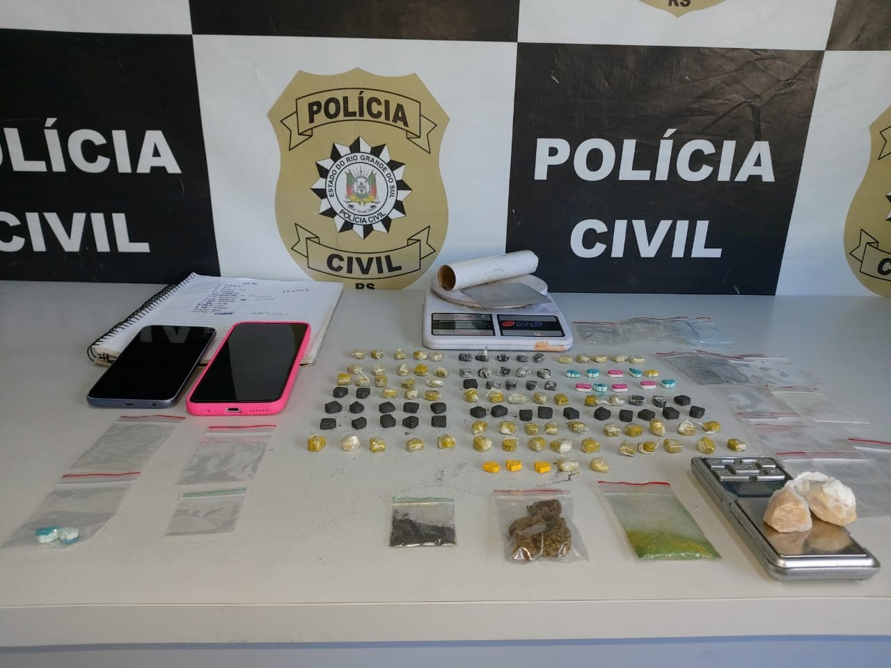 Polícia Civil apreende cerca de R$ 10 mil em ecstasy no bairro São Miguel, em Rio Grande