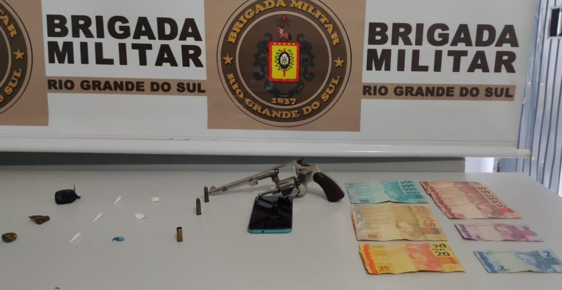 BM realiza prisões, apreende armas, drogas e diversos itens ilícitos em Rio Grande