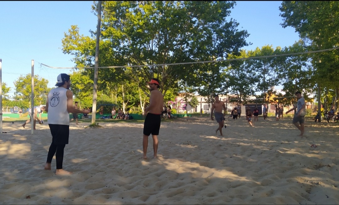 Praças do Balneário Cassino apresentam bom movimento neste feriado (2)