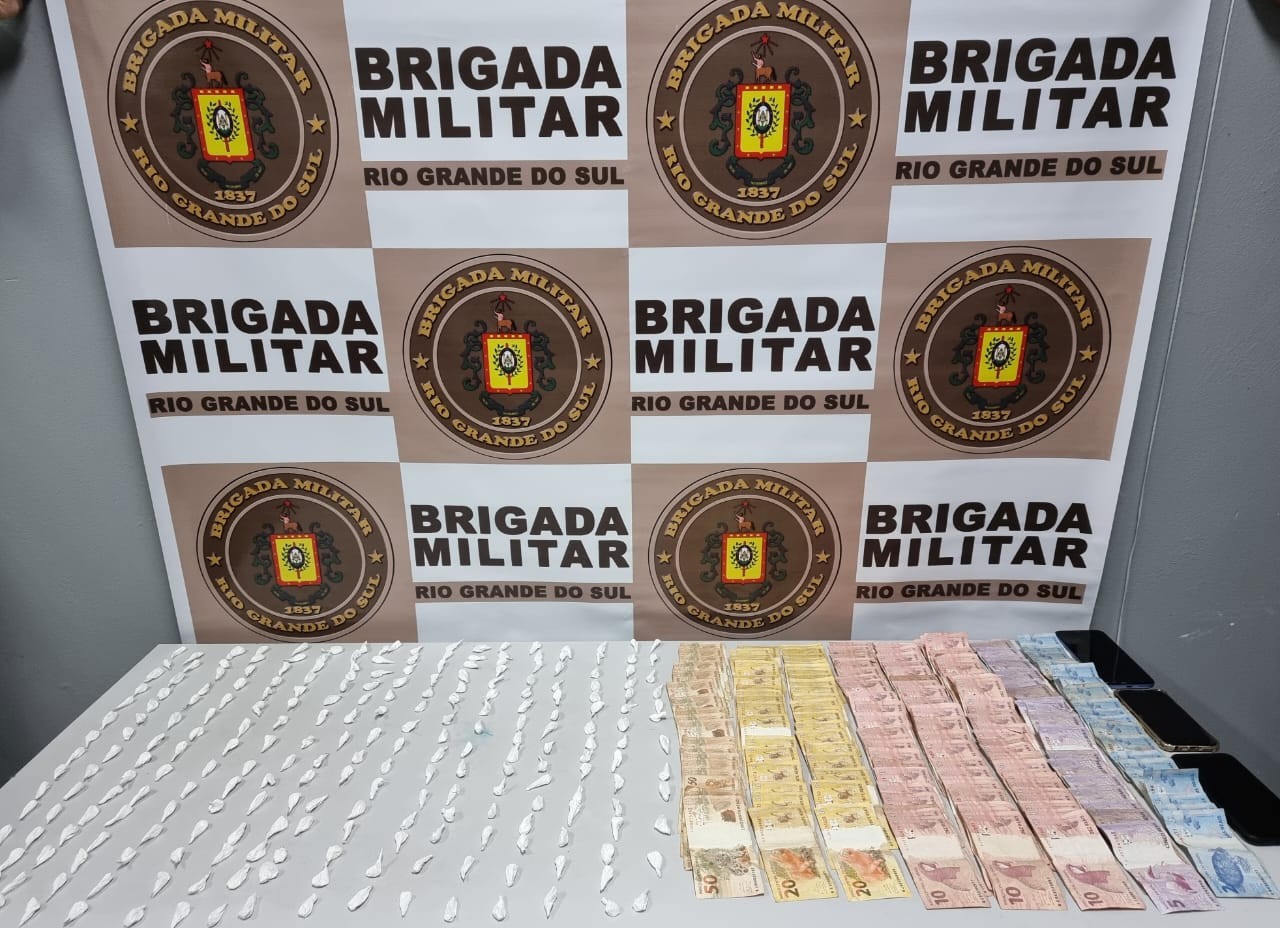 Dois homens são presos e menor de idade é apreendido por tráfico de drogas em Rio Grande