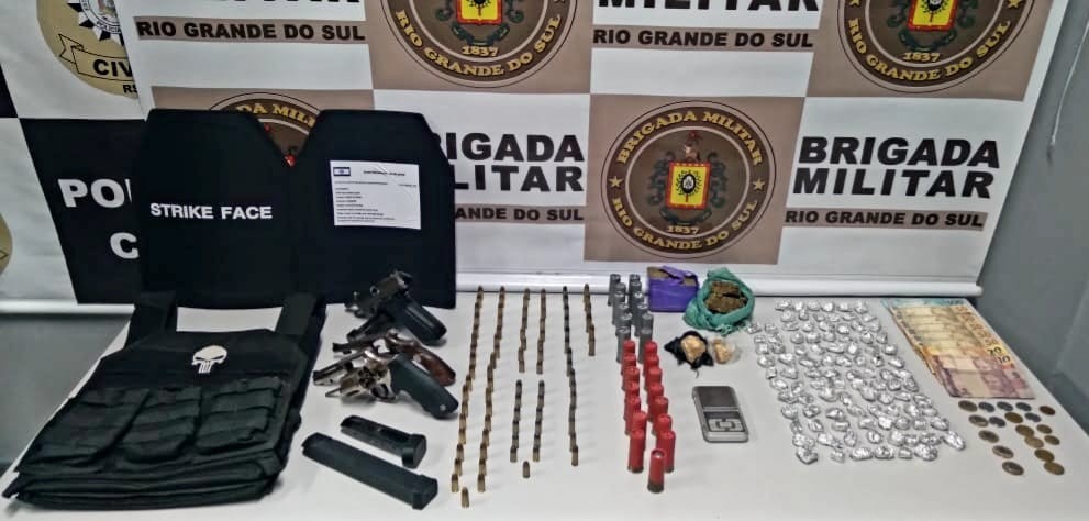 Brigada Militar prende quatro pessoas por tráfico de drogas e porte ilegal de arma de fogo em Rio Grande