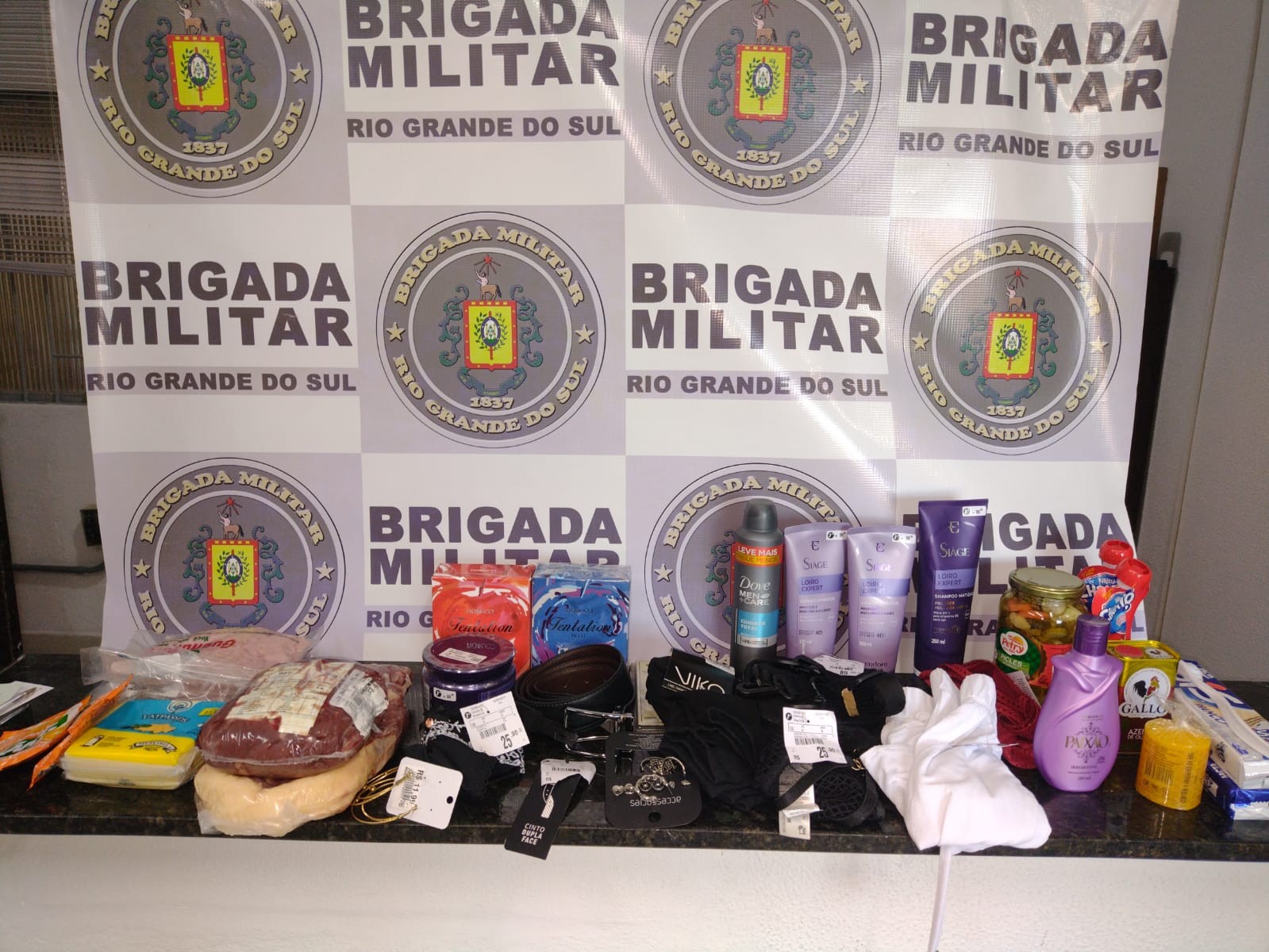 Mulher é presa por furto em estabelecimento comercial na Vila da Quinta, em Rio Grande