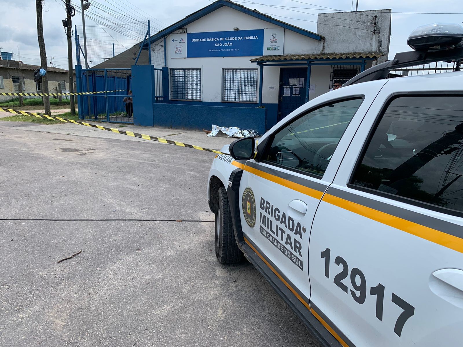 Homem é morto a tiros na frente da UBS São João, na Rua Roberto Socoowski, em Rio Grande