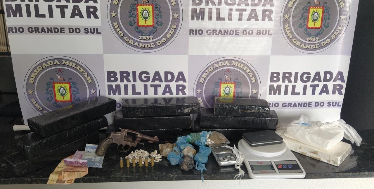 Brigada Militar prende dois homens por tráfico de drogas e porte ilegal de arma de fogo com material avaliado em mais de R$ 70 mil 
