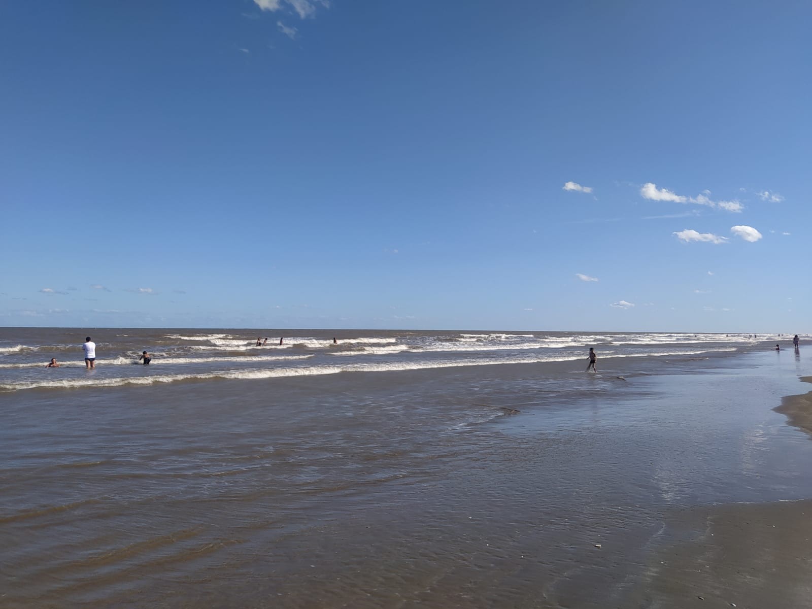 Praia do Cassino segue apta para banho, aponta boletim da Fepam