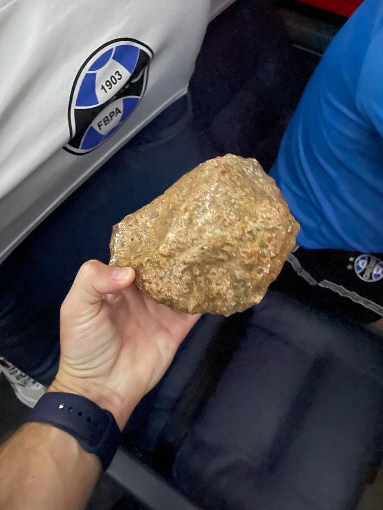 Ônibus do Grêmio é atingido por pedradas e Clássico GreNal 435 é cancelado