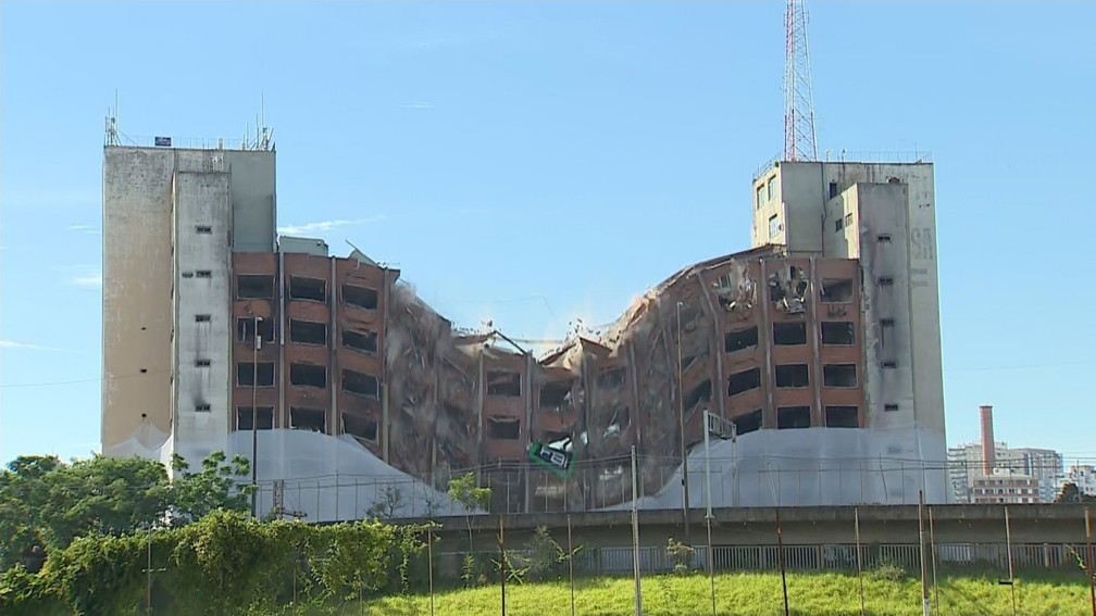 Após quase oito meses do incêndio, antigo prédio da SSP é implodido neste domingo (6)