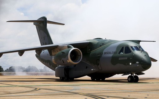 Avião da FAB sai nesta segunda-feira (7) para resgatar brasileiros que estavam na Ucrânia 