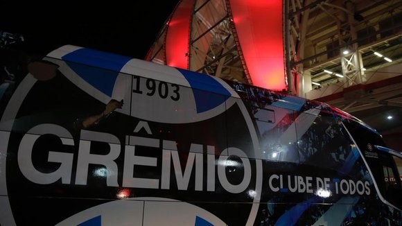 Polícia Civil prende suspeito de ataque ao ônibus do Grêmio na chegada ao Beira-Rio