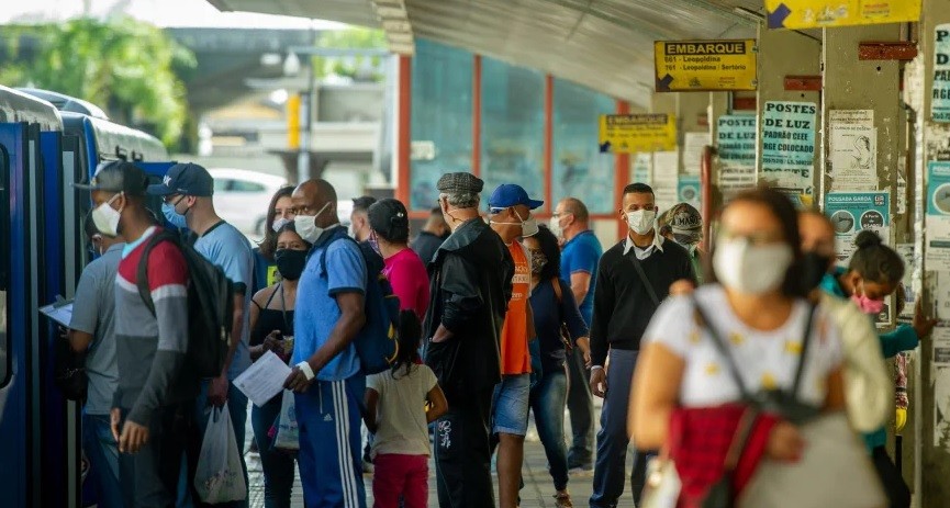 Prefeitura de Porto Alegre decreta fim da obrigatoriedade do uso de máscaras em locais abertos