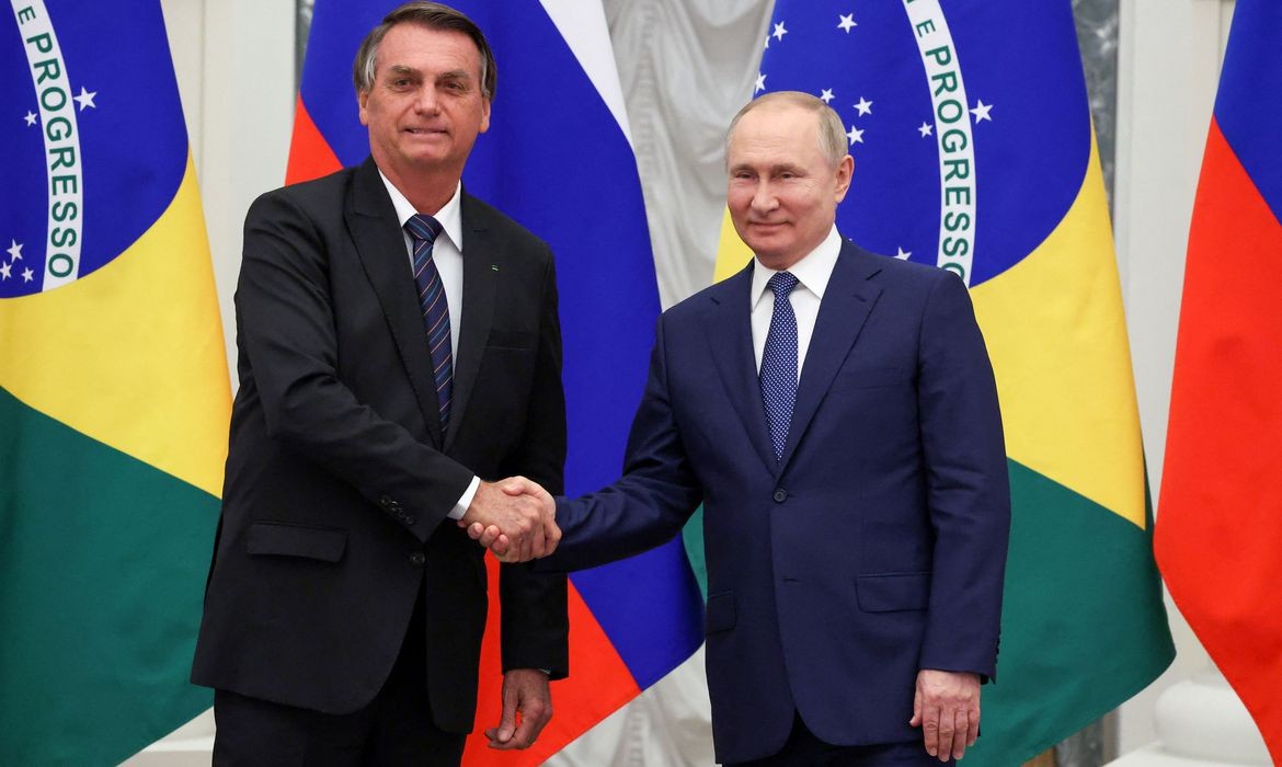 'Tratamos de assuntos de amplo interesse para os dois países' diz Bolsonaro sobre encontro com Putin na Rússia