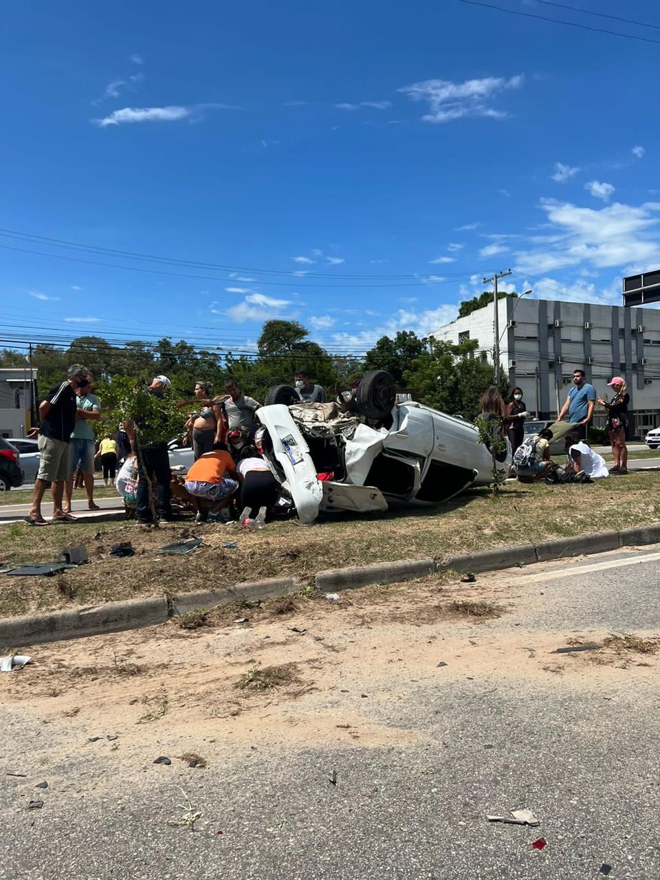 Grave acidente deixa ao menos duas pessoas feridas na ERS 734 