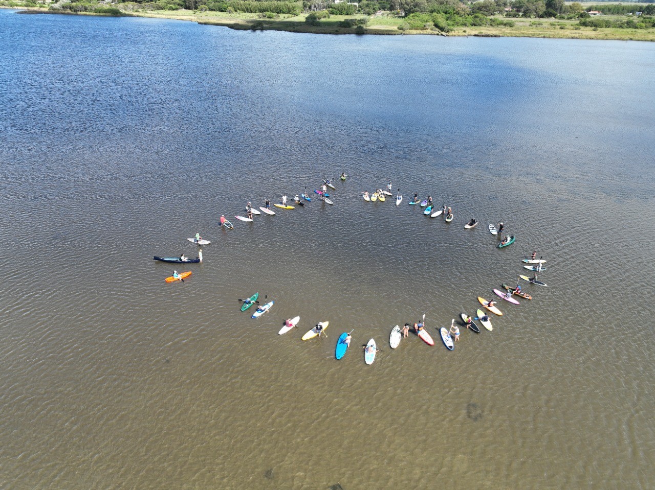 Jogue Limpo: remada de abraço à APA da Lagoa Verde reuniu dezenas de participantes