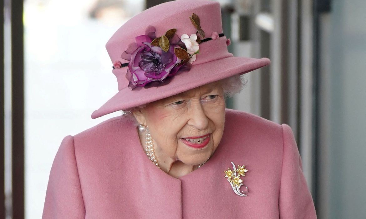 Rainha da Inglaterra, Elizabeth II, testa positivo para Covid-19