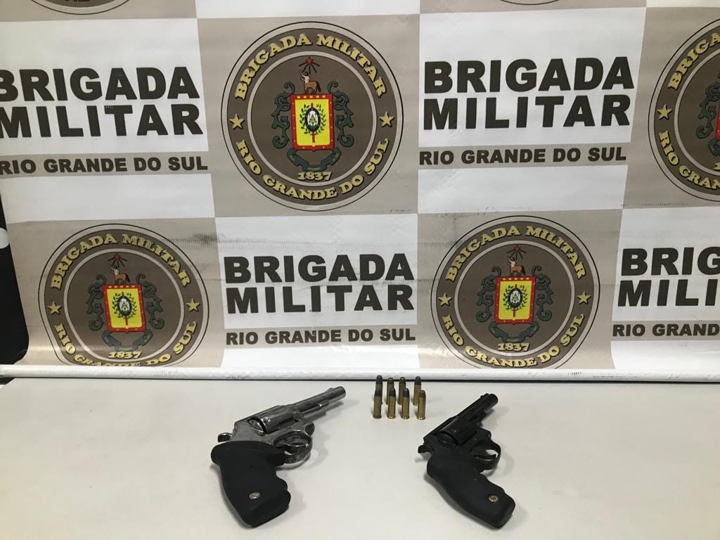 Quatro pessoas são presas por porte ilegal de arma de fogo no bairro Cidade Nova 